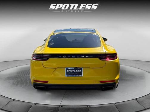 2018 Porsche Panamera 4