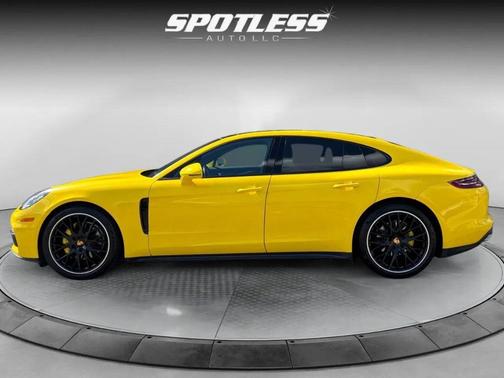 2018 Porsche Panamera 4
