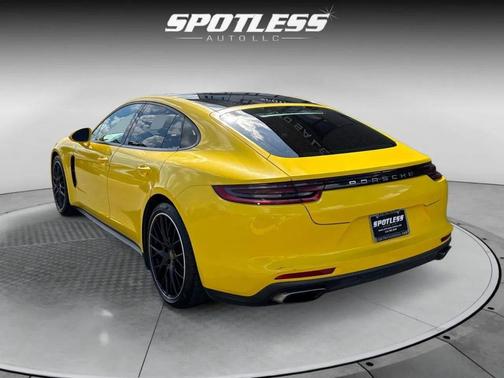 2018 Porsche Panamera 4