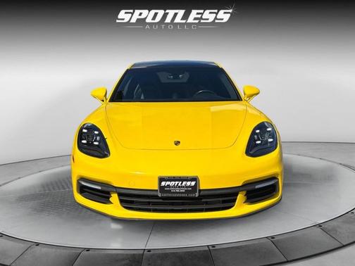 2018 Porsche Panamera 4