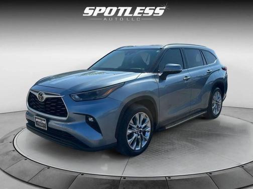 Moon Dust 2022 Toyota Highlander XLE