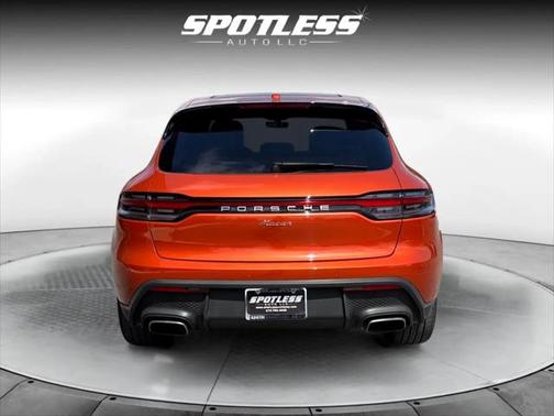 2025 Porsche Macan Base