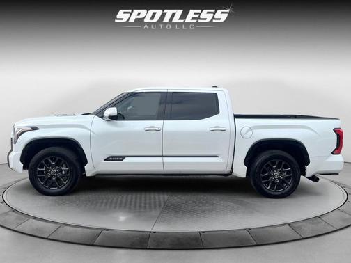2022 Toyota Tundra Hybrid Platinum
