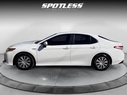 2018 Toyota Camry Hybrid LE