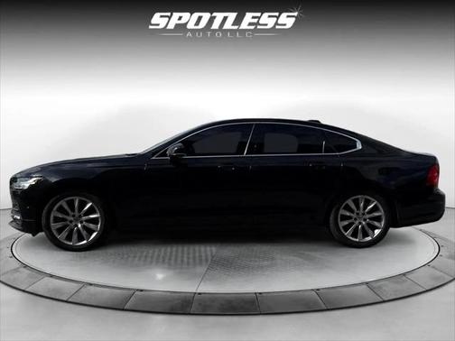 2017 Volvo S90 T6 Momentum
