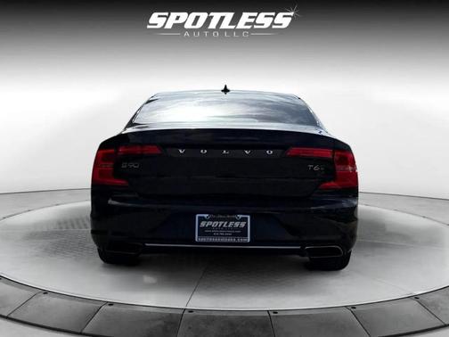 2017 Volvo S90 T6 Momentum