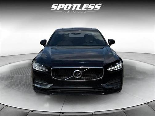 2017 Volvo S90 T6 Momentum