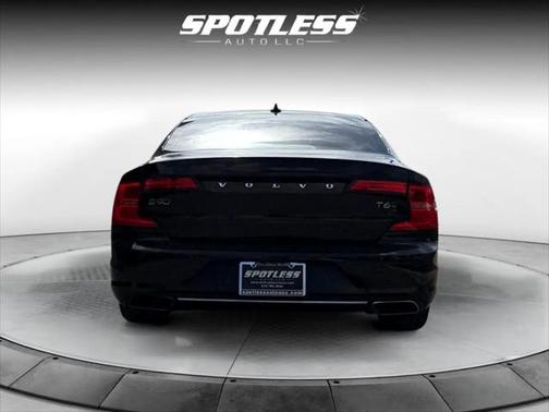 2017 Volvo S90 T6 Momentum