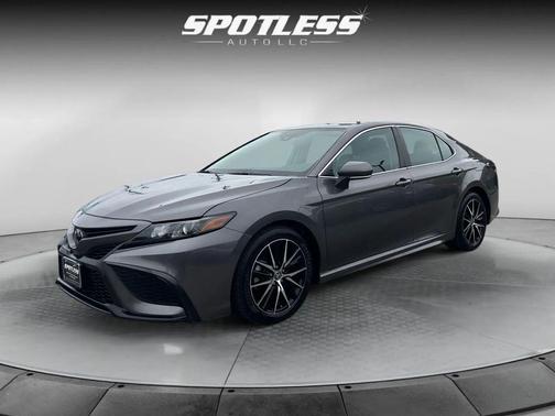 Predawn Gray Mica 2022 Toyota Camry SE