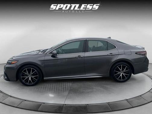 Predawn Gray Mica 2022 Toyota Camry SE
