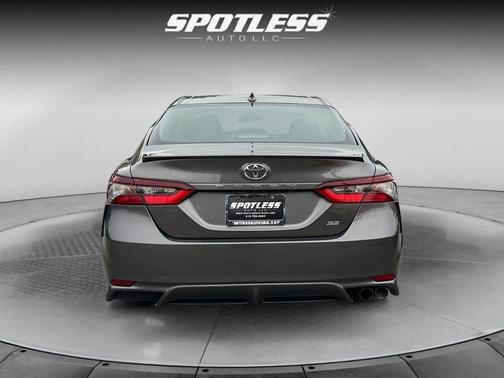 Predawn Gray Mica 2022 Toyota Camry SE