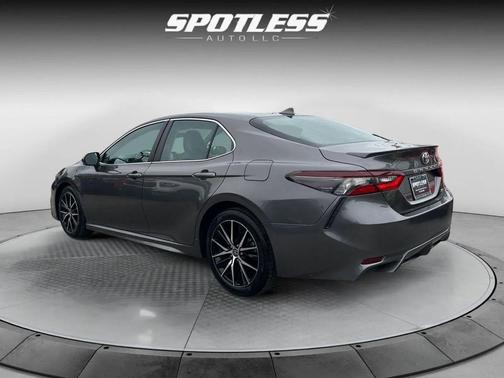 Predawn Gray Mica 2022 Toyota Camry SE
