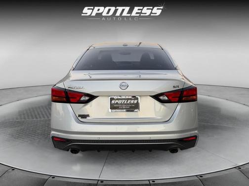 2020 Nissan Altima SR FWD