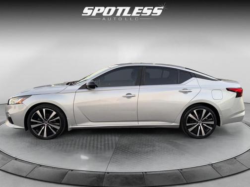 2020 Nissan Altima SR FWD