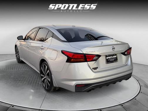 2020 Nissan Altima SR FWD