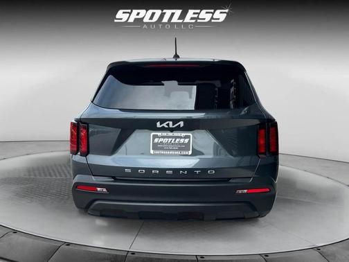 Gravity Grey 2022 Kia Sorento LX