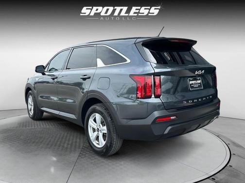 Gravity Grey 2022 Kia Sorento LX