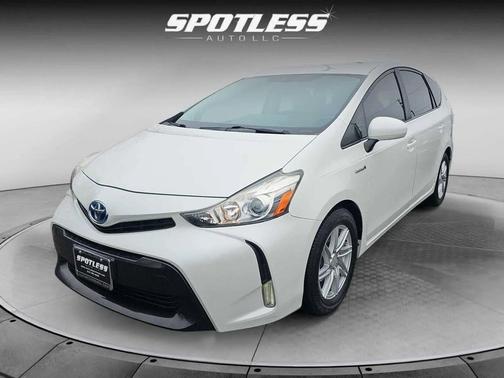 2016 Toyota Prius v Four