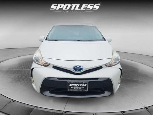 2016 Toyota Prius v Four