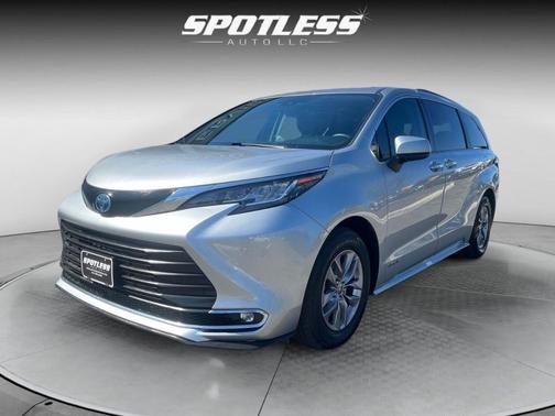 2021 Toyota Sienna XLE 8 Passenger