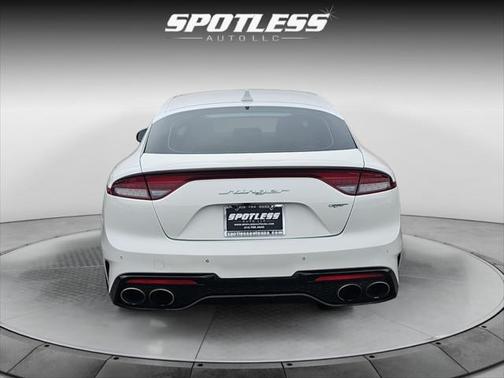 2022 Kia Stinger GT1
