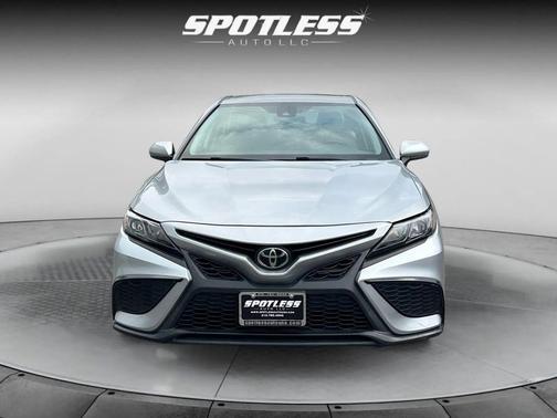 Celestial Silver Metallic 2021 Toyota Camry SE