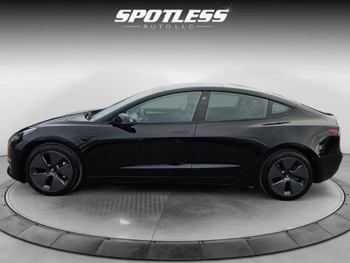 2022 Tesla Model 3 Standard Range Plus
