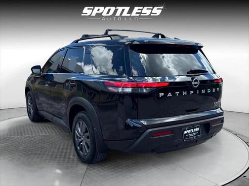 2022 Nissan Pathfinder SV 2WD