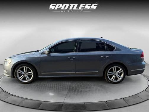 2015 Volkswagen Passat 1.8T Auto SE w/Sunroof & Nav