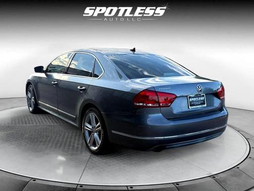 2015 Volkswagen Passat 1.8T Auto SE w/Sunroof & Nav