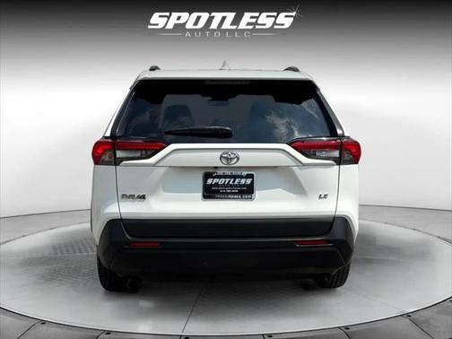 2019 Toyota RAV4 LE