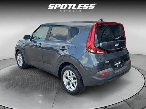 Gravity Gray 2022 Kia Soul LX