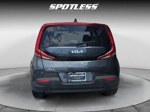 Gravity Gray 2022 Kia Soul LX