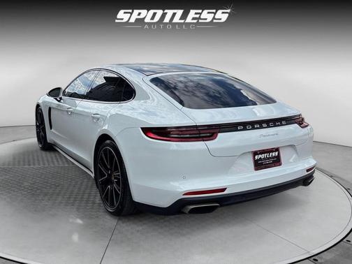 2018 Porsche Panamera 4