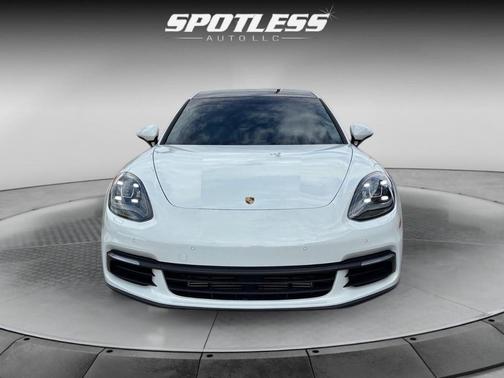 2018 Porsche Panamera 4