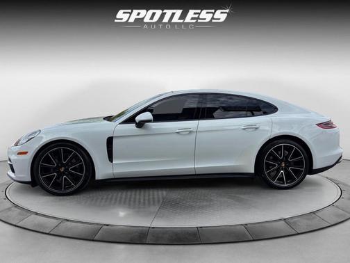 2018 Porsche Panamera 4