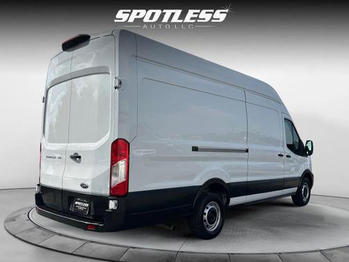 Oxford White 2022 Ford Transit-250 Base