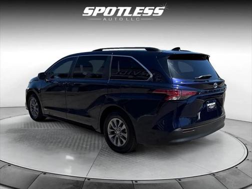 2021 Toyota Sienna LE