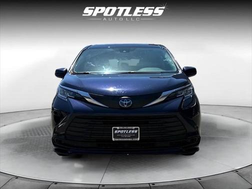 2021 Toyota Sienna LE