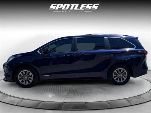 2021 Toyota Sienna LE