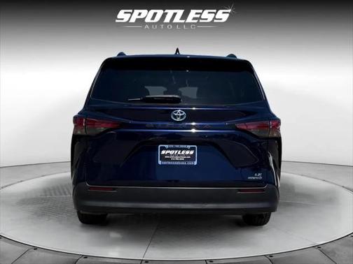 2021 Toyota Sienna LE