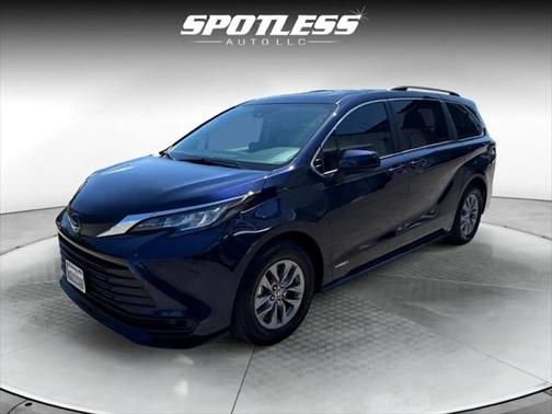 2021 Toyota Sienna LE