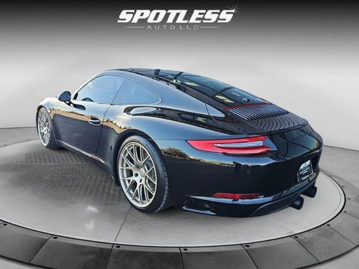 2018 Porsche 911 Carrera