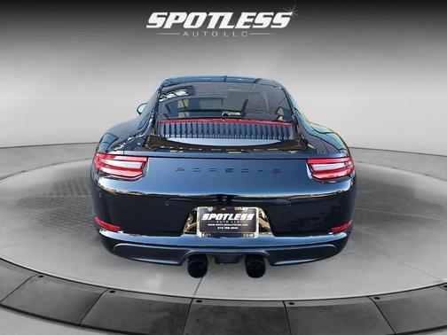 2018 Porsche 911 Carrera