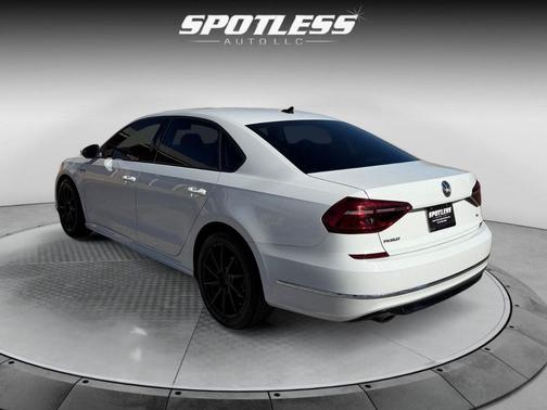 2018 Volkswagen Passat 2.0T R-Line