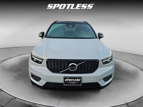 2021 Volvo XC40 T5 R-Design