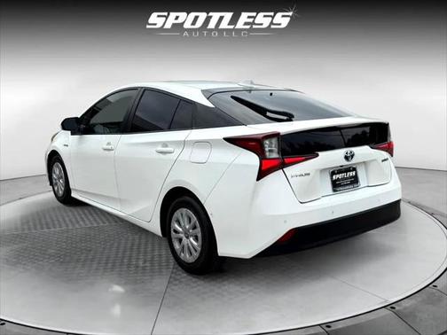 2021 Toyota Prius LE