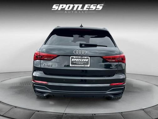 Mythos Black Metallic 2022 Audi Q3 45 S line Premium