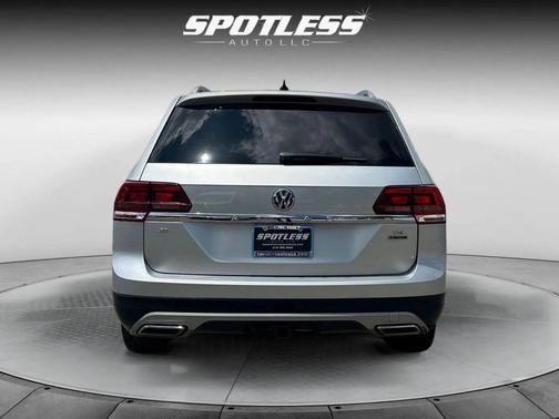 Reflex Silver Metallic 2019 Volkswagen Atlas 3.6L SE w/Technology