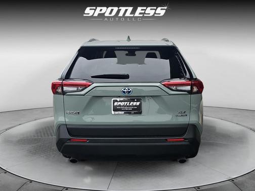 2022 Toyota RAV4 Hybrid XLE